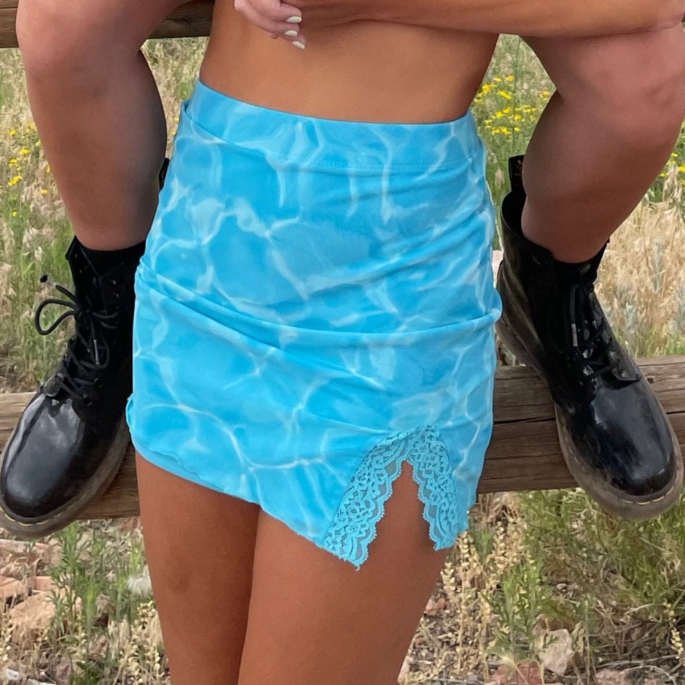 Forever 21 Light Blue Water Printed Mini Skirt with Lace Detail Size XS